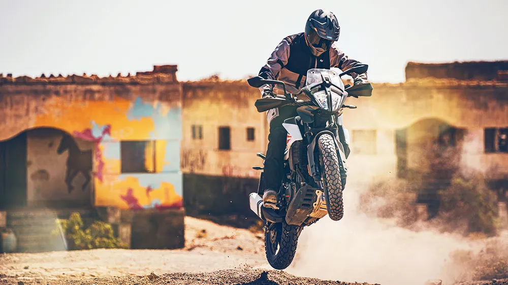 web-KTM_390_ADVENTURE-Action-_25_.jpg