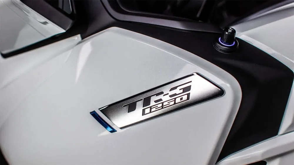 web-cf-moto-badge.jpg