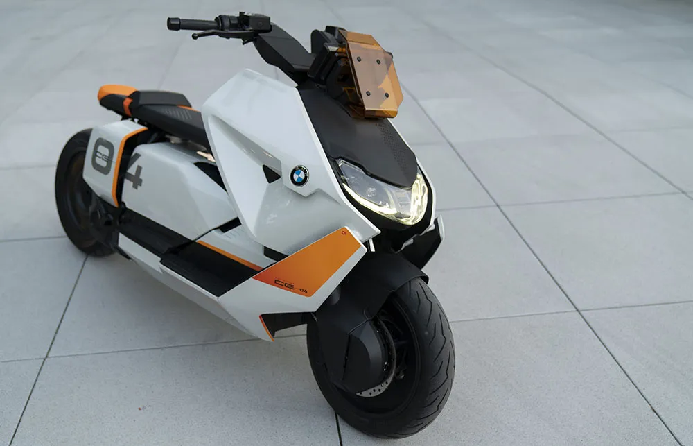 web-bmw-definition-ce-04-3-4-arriba.jpg