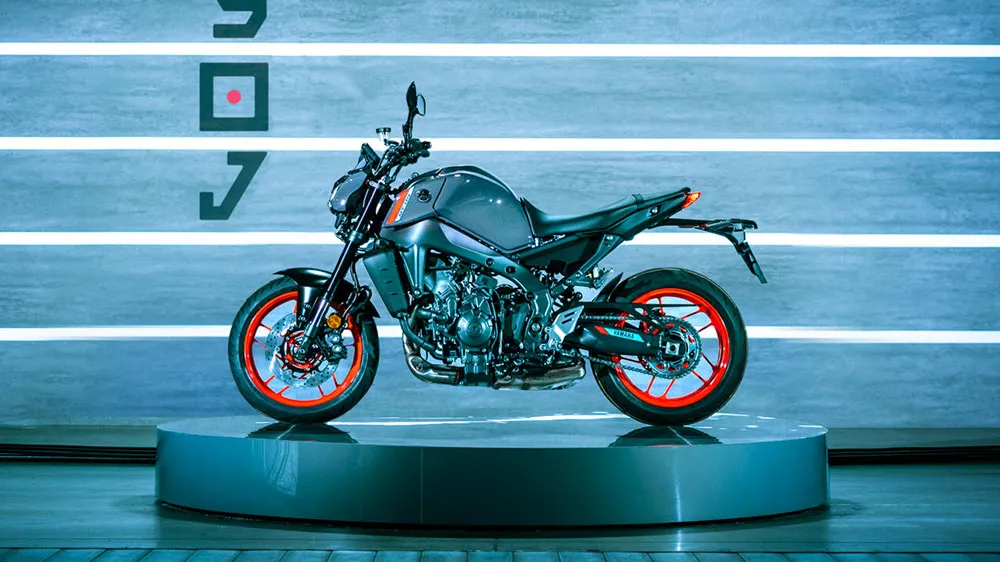 web-2021-Yamaha-MT09-EU-Storm_Fluo-Static-002-03-1.jpg