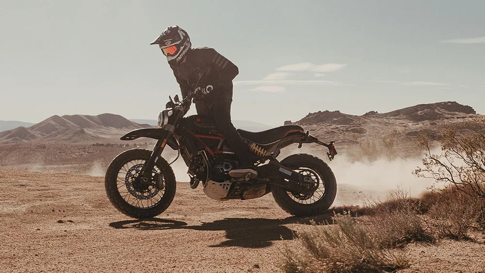 Ducati lanzó la Desert Sled Fasthouse, una edición limitada y numerada de 800 unidades