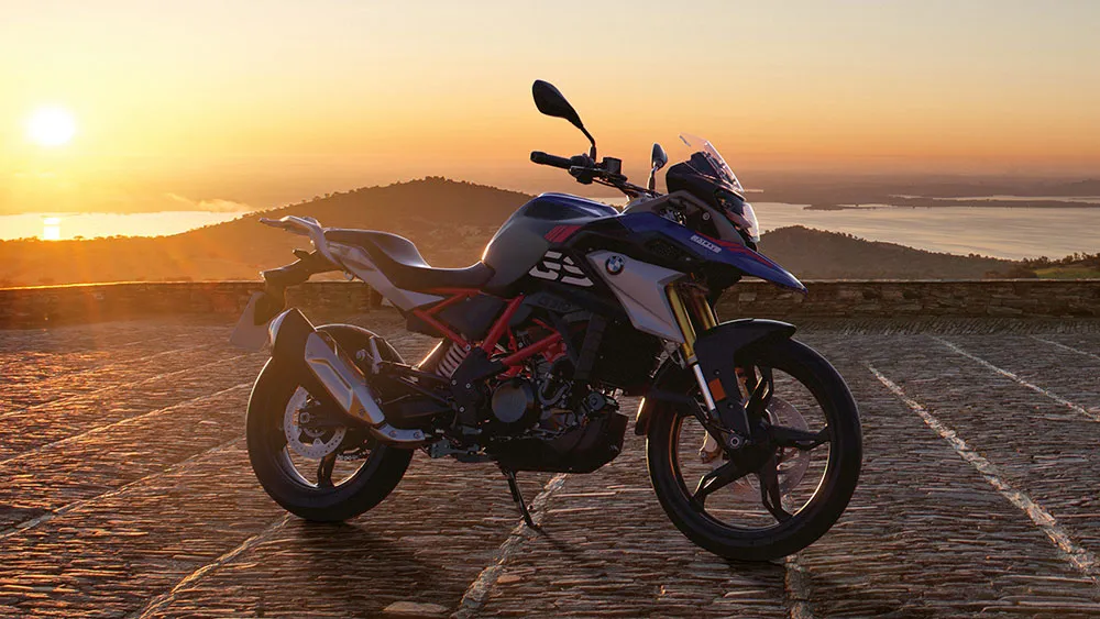 web-P90402138_highRes_bmw-g-310-gs-style-r.jpg