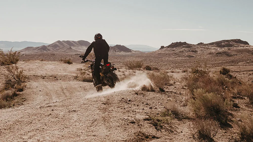 Ducati lanzó la Desert Sled Fasthouse, una edición limitada y numerada de 800 unidades