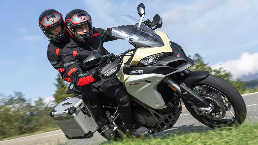MULTISTRADA-1260-ENDURO_ACTION_ROAD-05_UC68388_Low.jpg