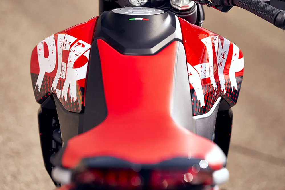 WEB-DUCATI-HYPERMOTARD-950-RVE_AMBIENCE_04_UC169744_Mid.jpg