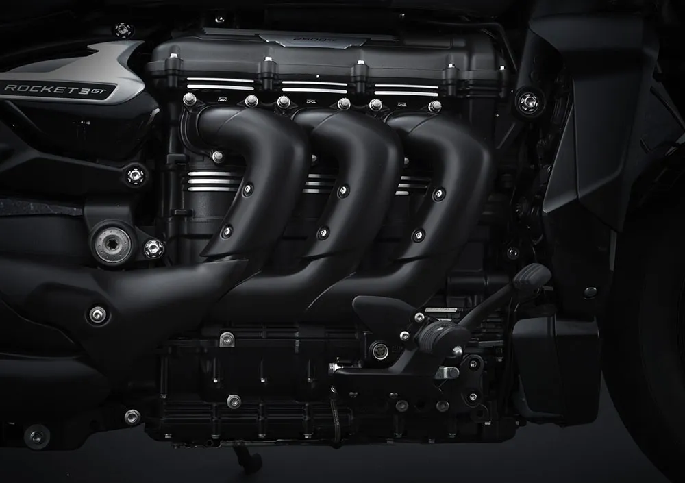 Triumph reveló las nuevas Rocket 3R Black y Rocket 3 GT Triple Black