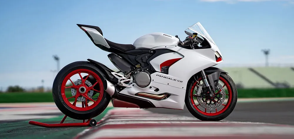PORTADA-DUCATI_PANIGALE_V2_AMBIENCE-_37__UC174100_Mid.jpg