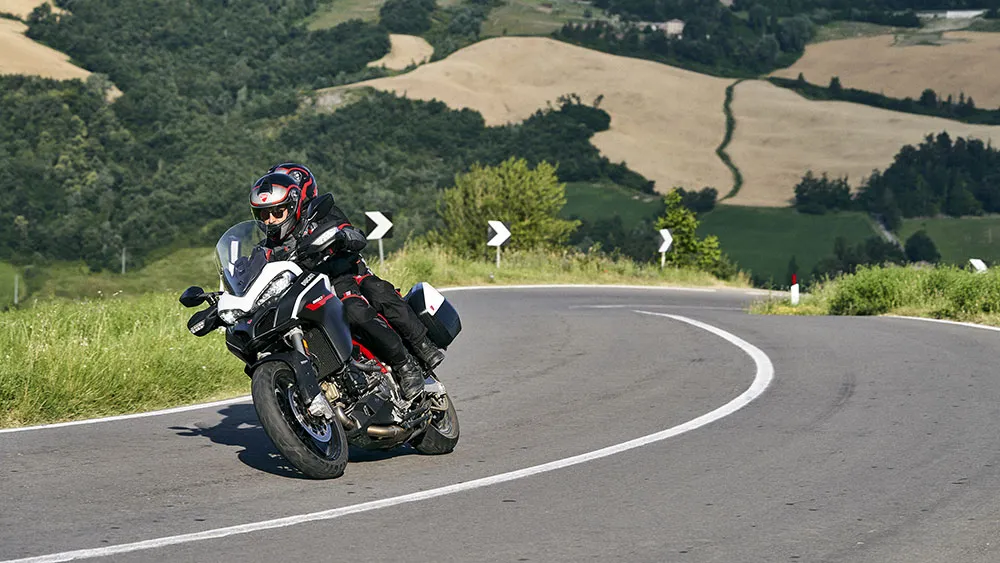 web-DUCATI_MULTISTRADA950S_GPWHITE_AMBIENCE-_26__UC176530_Mid.jpg