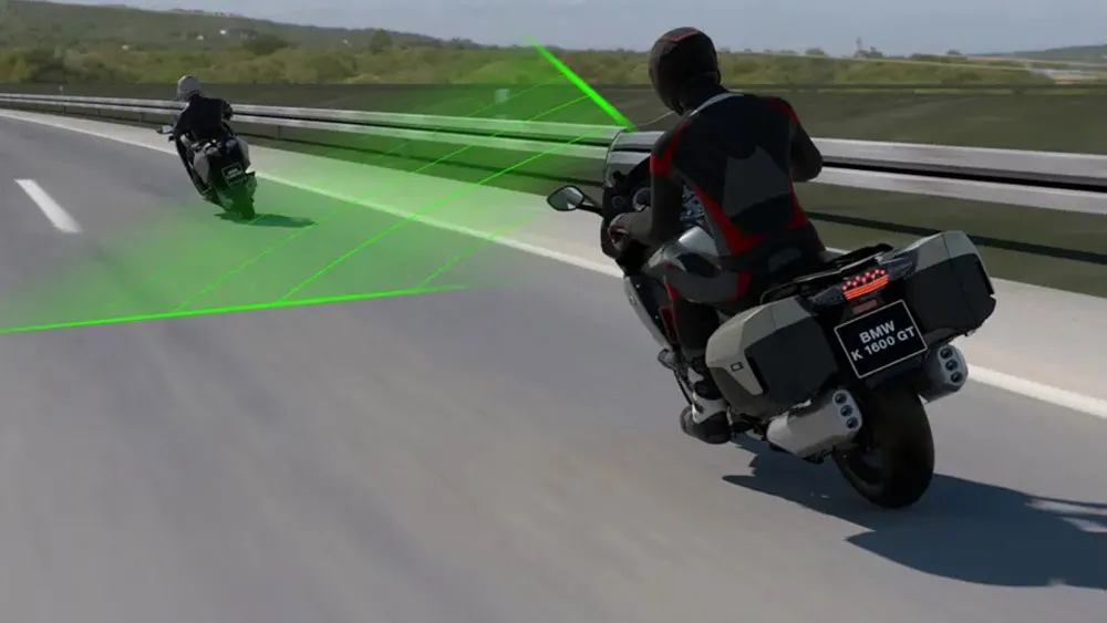 BMW Motorrad lanzará un sistema de control de crucero guiado por radar