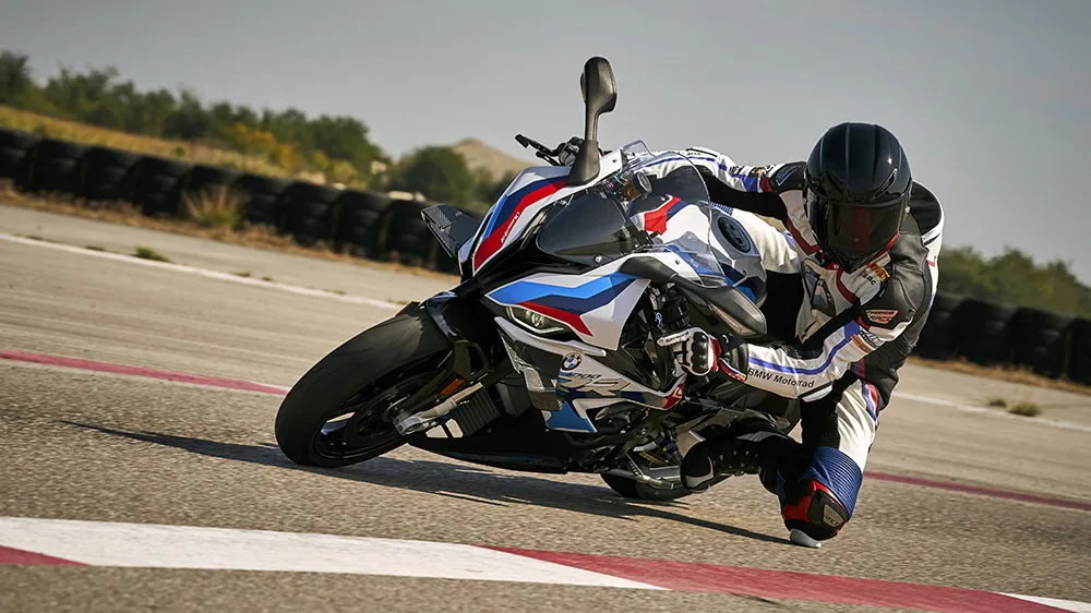 WEB-P90400311_highRes_the-new-bmw-m-1000-r.jpg