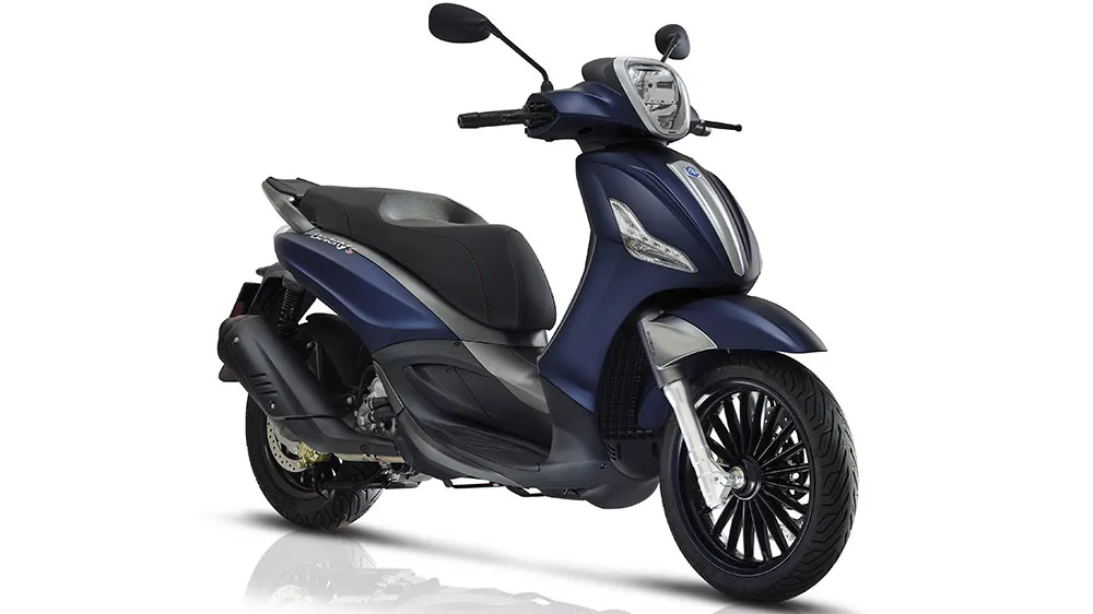 WEB-Beverly_3_4AntDX_bluMat_bianco.jpg