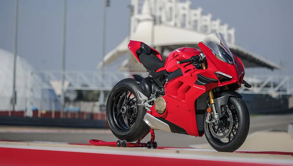 web-01_DUCATI_PANIGALE_V4S_UC143424_Mid.jpg
