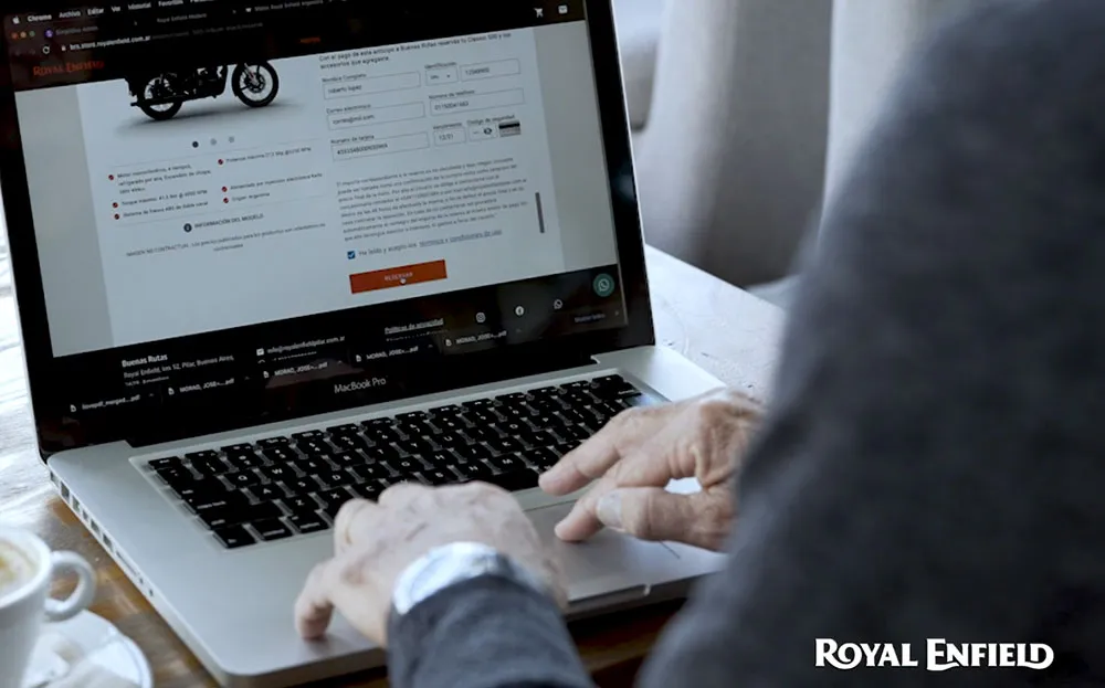 Royal Enfield lanza su nueva plataforma de e-commerce, con la preventa de una edición limitada