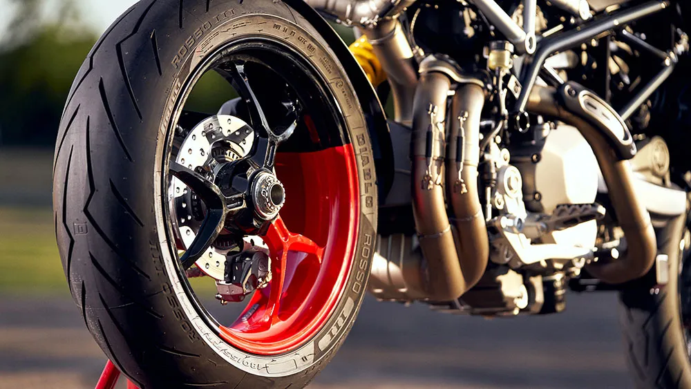 Ducati presenta la nueva Hypermotard 950 RVE