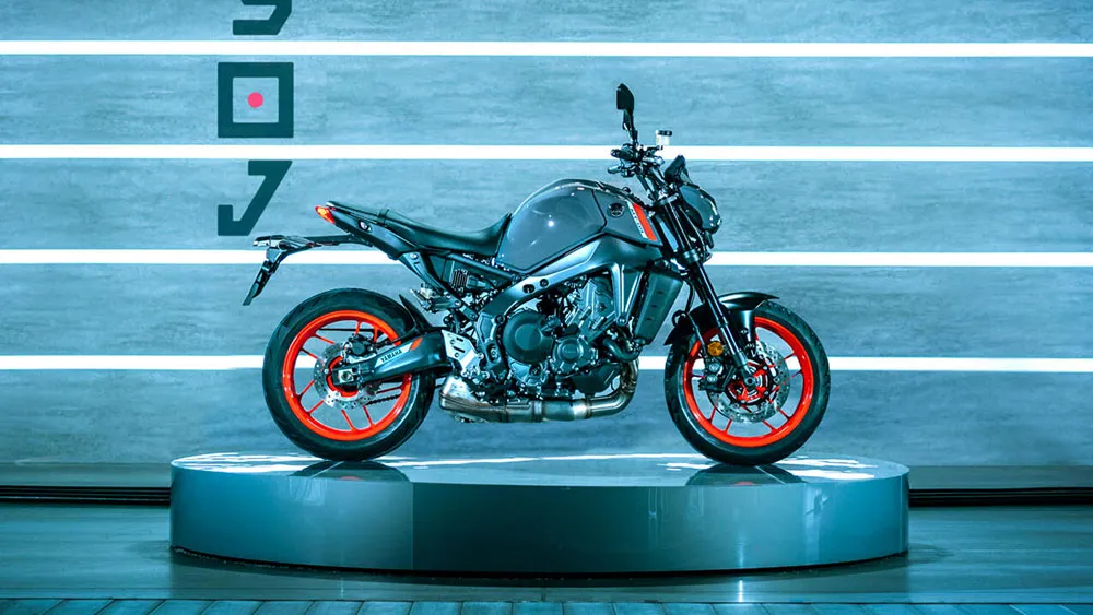 web-2021-Yamaha-MT09-EU-Storm_Fluo-Static-003-03-1.jpg