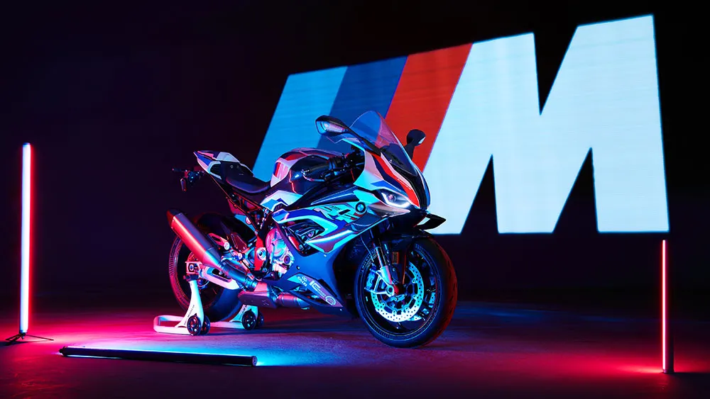 WEB-P90398260_highRes_the-new-bmw-m-1000-r-1.jpg