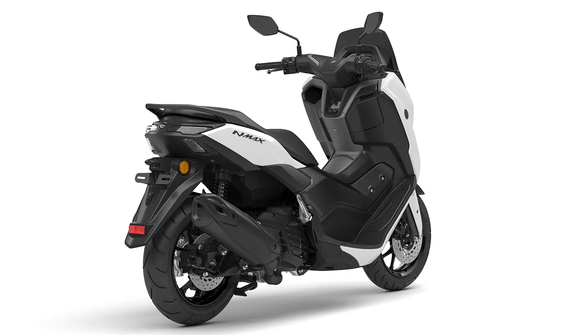 yamaha-atras.jpg
