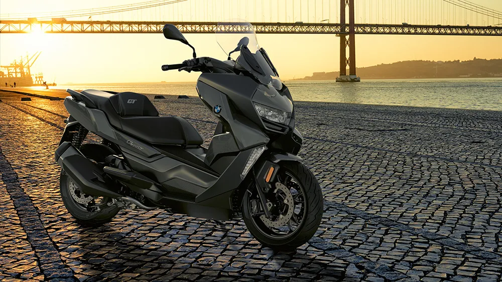 BMW Motorrad presentó los nuevos scooters BMW C 400 X y C 400 GT