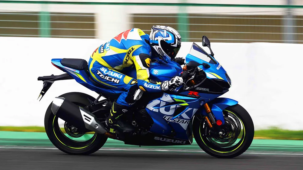Suzuki-GSX-R1000A_RM0_action35-web.jpg