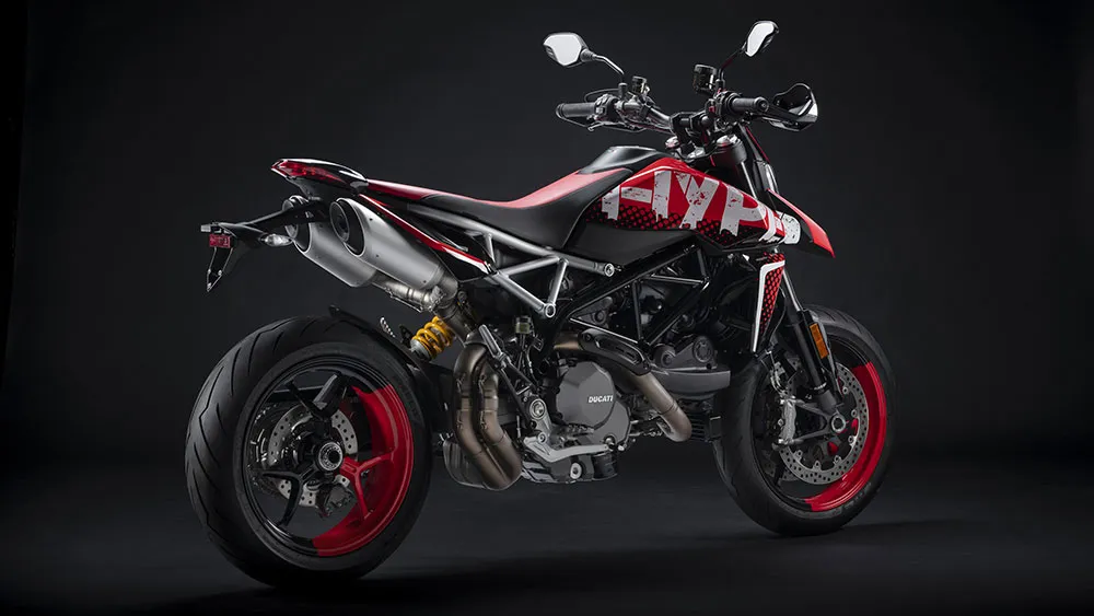 WEB-05_DUCATI_HYPERMOTARD_950_RVE_UC169731_Mid.jpg