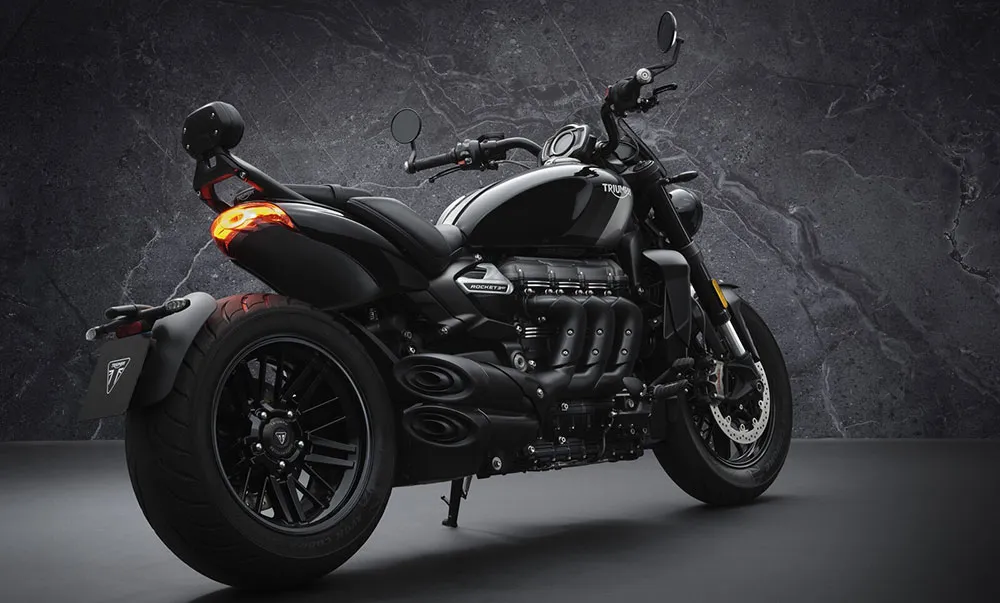 Triumph reveló las nuevas Rocket 3R Black y Rocket 3 GT Triple Black