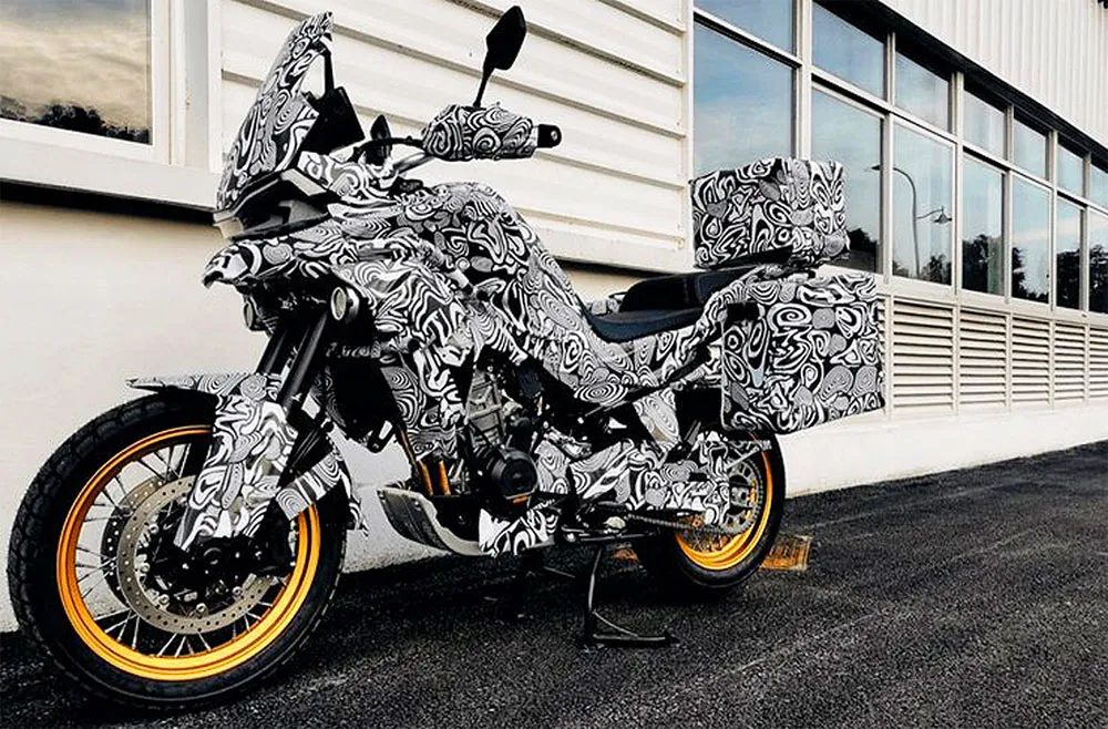 La CFMoto MT800 con motor KTM será lanzada en enero