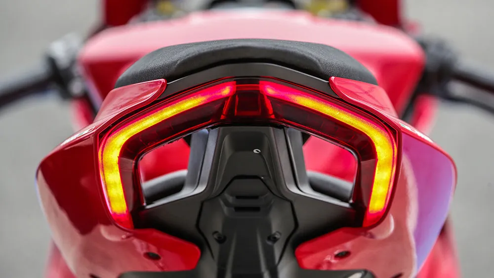 web-DUCATI-PANIGALE-V2_85_UC104746_Mid.jpg