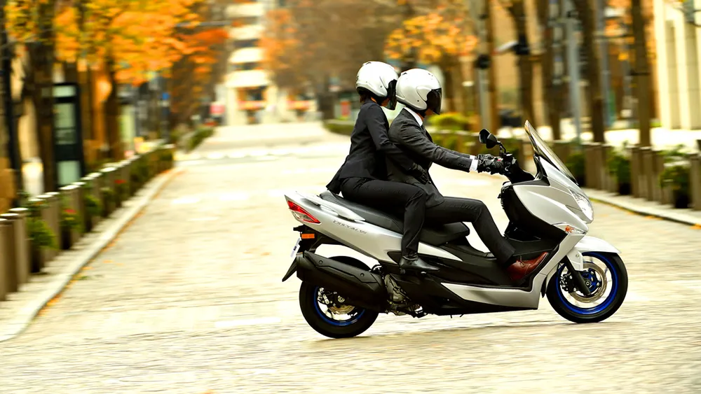 WEB-burgman-400-2021-pasajero.jpg