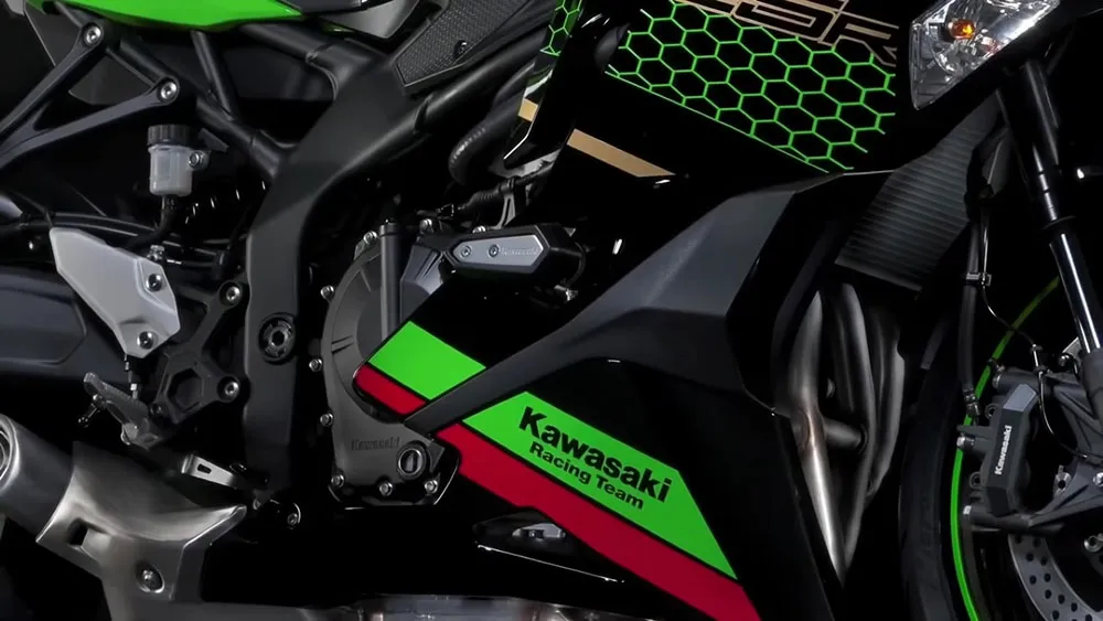 WEB-kawasaki-ninja-zx-25r-motor.jpg