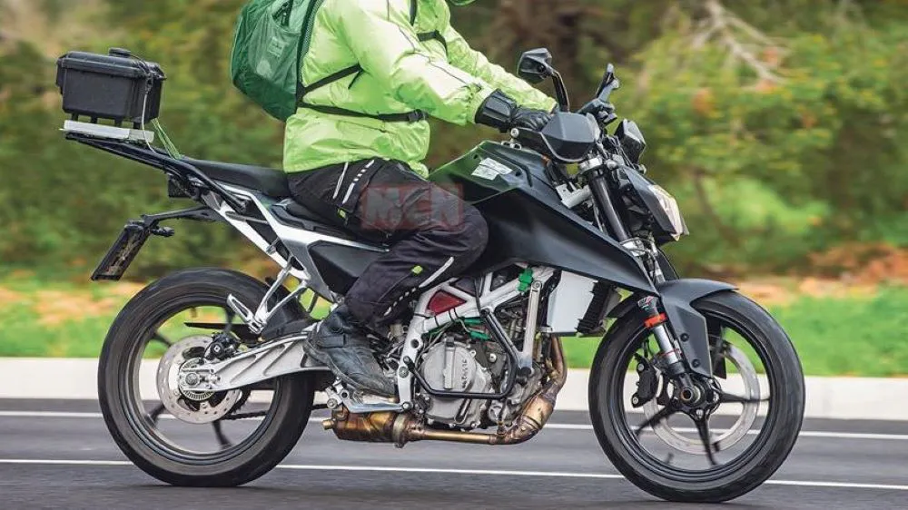 Fotos espía de las nuevas KTM 125 y 390 Duke 2022