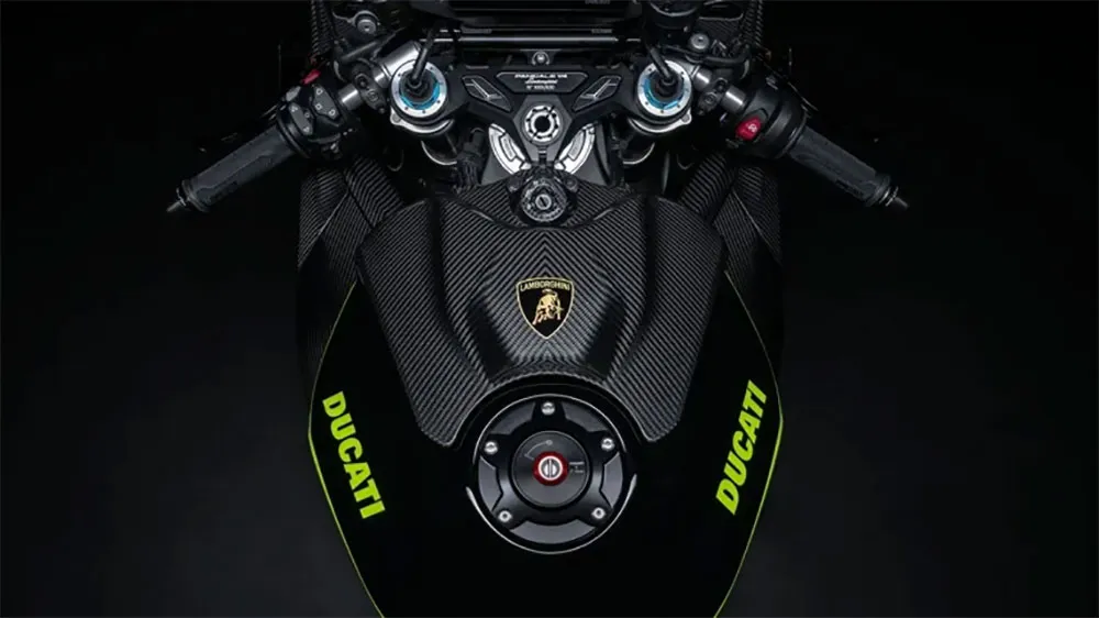 ducaati-lambo.jpg