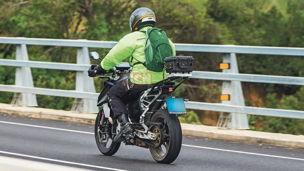 Fotos espía de las nuevas KTM 125 y 390 Duke 2022