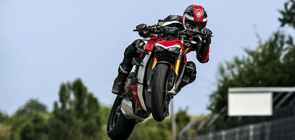 MY20_DUCATI_STREETFIGHTER-V4-S_-PORTADA.jpg