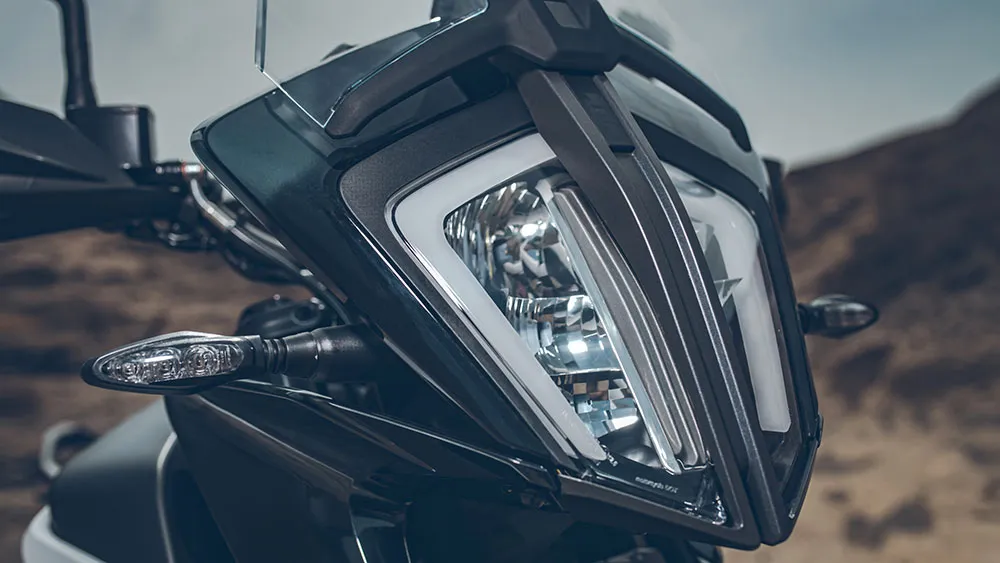 web-KTM_390_ADVENTURE-leds.jpg