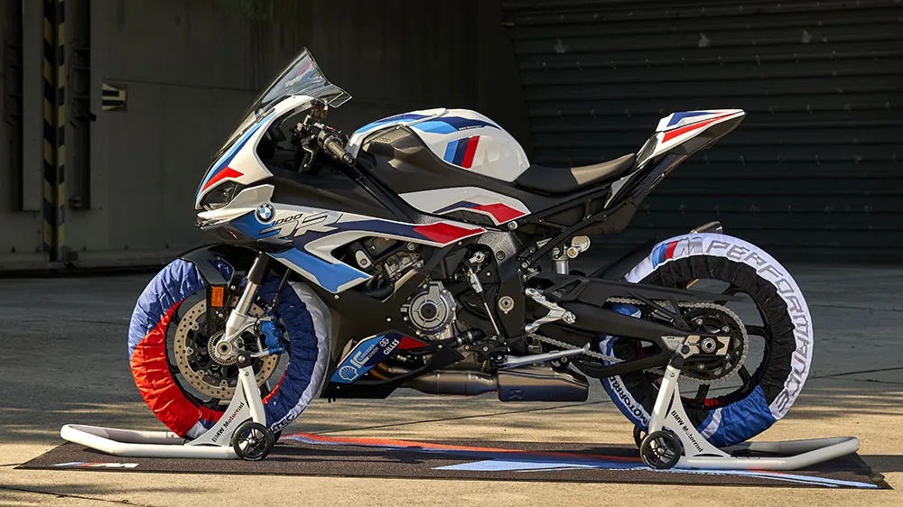 WEB-P90400318_highRes_the-new-bmw-m-1000-r.jpg