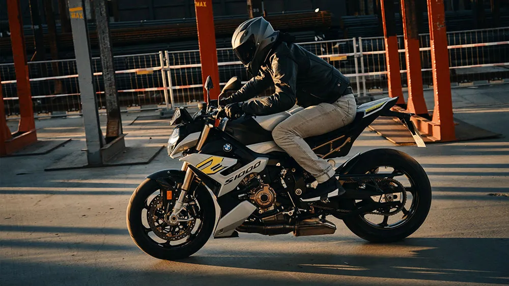 WEB-P90407543_lowRes_the-new-bmw-s-1000-r.jpg